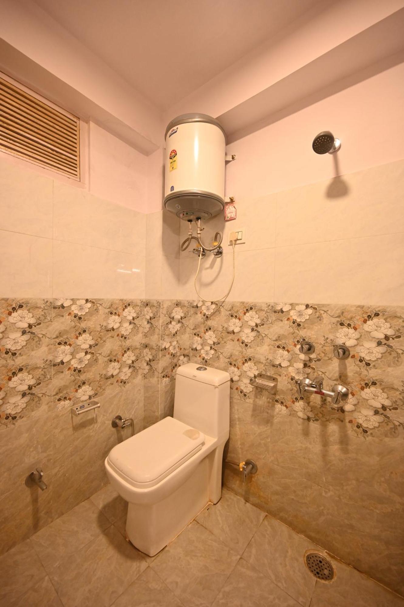 Krishana Cottage A Pure Veg !!!300 M From Hadimba Temple!!!Balcony Rooms!!!Veg Restaurant!!!Couple Friendly!!!Family Cottage!!! Manāli Eksteriør bilde
