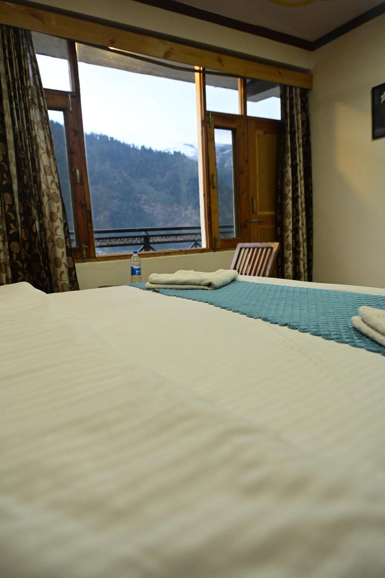 Krishana Cottage A Pure Veg !!!300 M From Hadimba Temple!!!Balcony Rooms!!!Veg Restaurant!!!Couple Friendly!!!Family Cottage!!! Manāli Eksteriør bilde