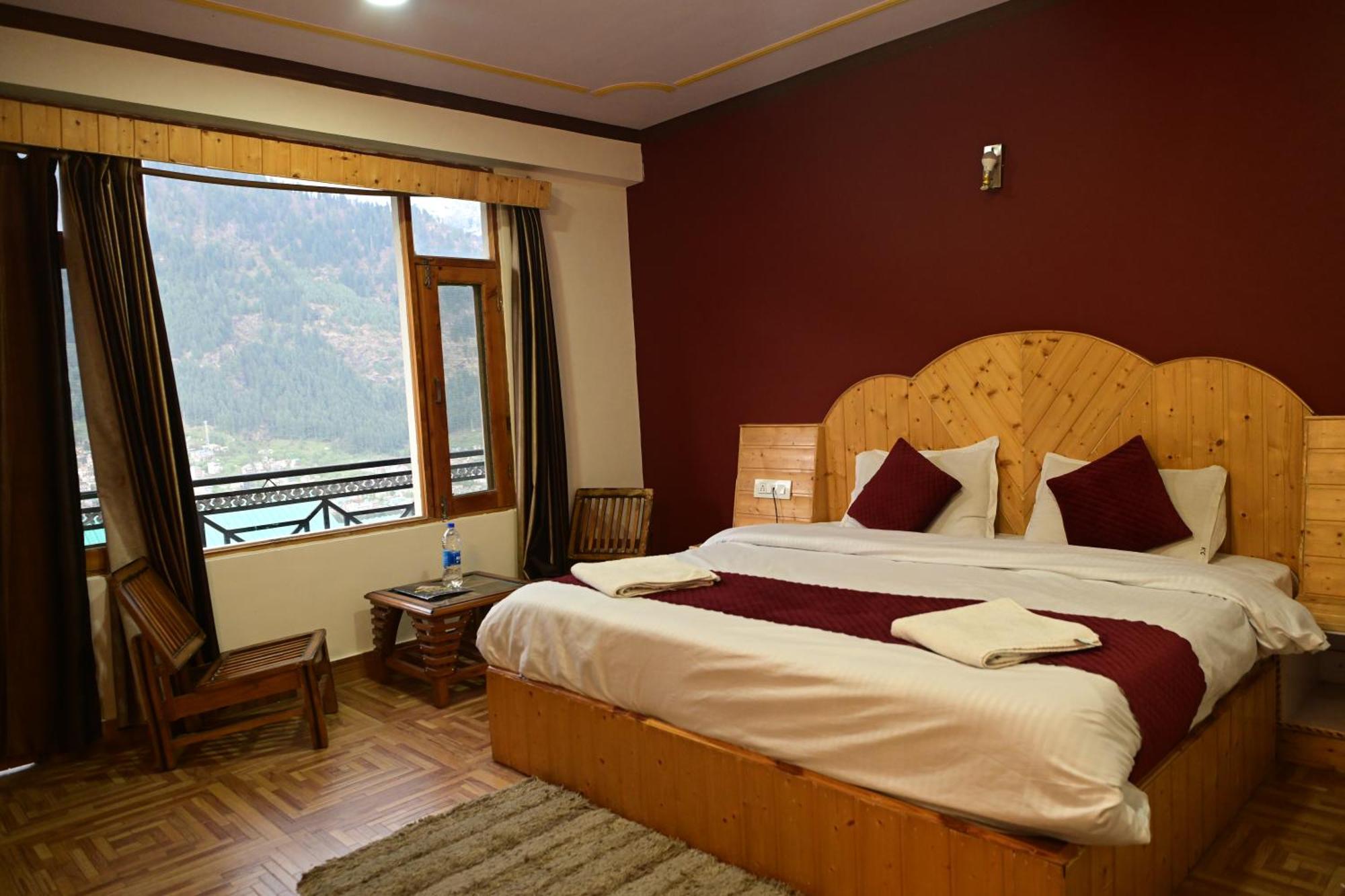 Krishana Cottage A Pure Veg !!!300 M From Hadimba Temple!!!Balcony Rooms!!!Veg Restaurant!!!Couple Friendly!!!Family Cottage!!! Manāli Eksteriør bilde