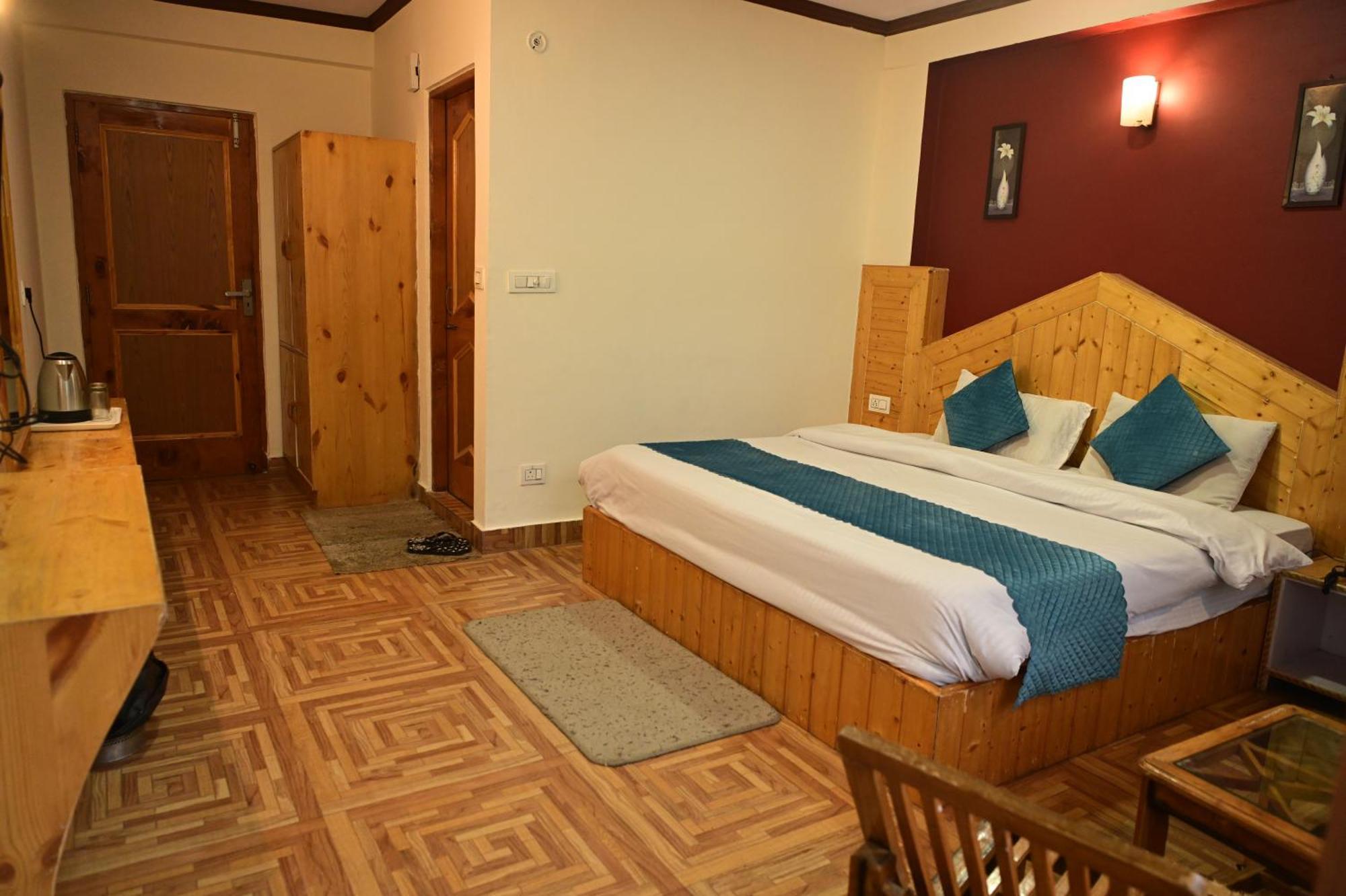 Krishana Cottage A Pure Veg !!!300 M From Hadimba Temple!!!Balcony Rooms!!!Veg Restaurant!!!Couple Friendly!!!Family Cottage!!! Manāli Eksteriør bilde