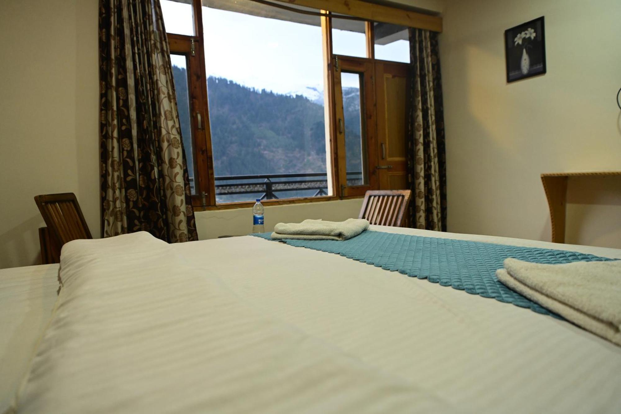 Krishana Cottage A Pure Veg !!!300 M From Hadimba Temple!!!Balcony Rooms!!!Veg Restaurant!!!Couple Friendly!!!Family Cottage!!! Manāli Eksteriør bilde