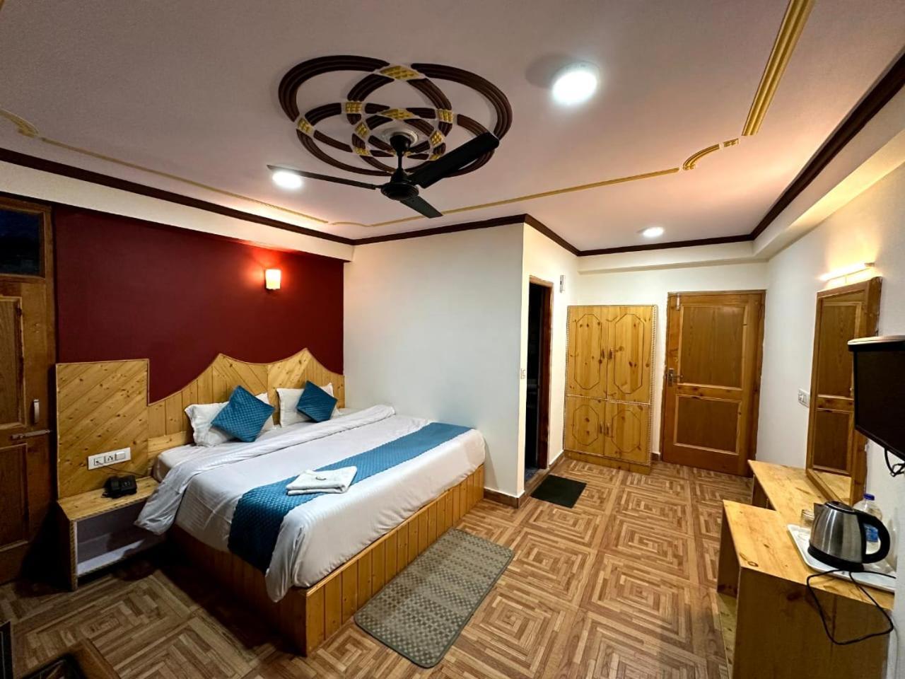 Krishana Cottage A Pure Veg !!!300 M From Hadimba Temple!!!Balcony Rooms!!!Veg Restaurant!!!Couple Friendly!!!Family Cottage!!! Manāli Eksteriør bilde