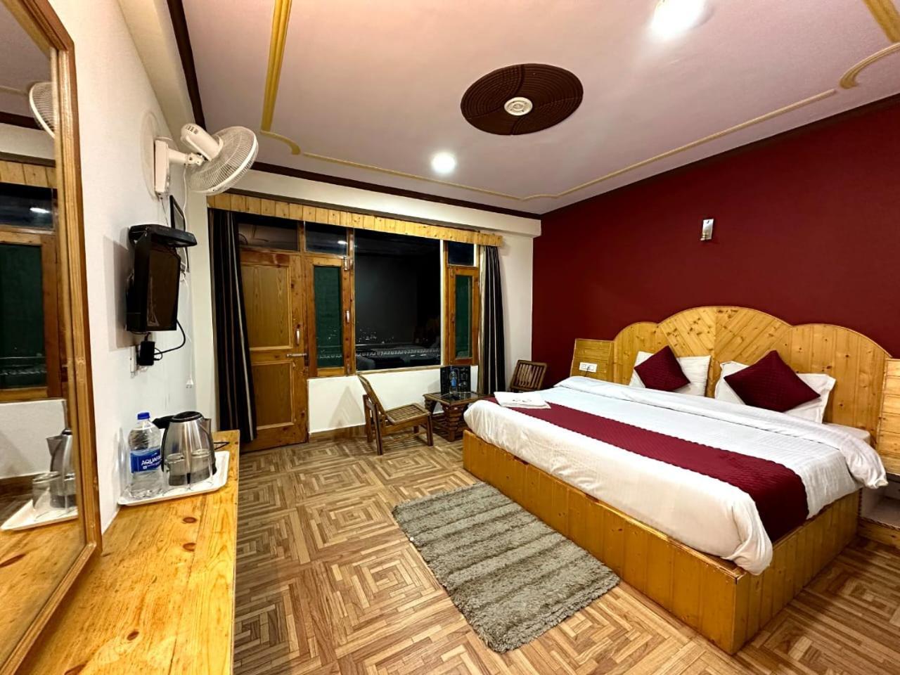 Krishana Cottage A Pure Veg !!!300 M From Hadimba Temple!!!Balcony Rooms!!!Veg Restaurant!!!Couple Friendly!!!Family Cottage!!! Manāli Eksteriør bilde