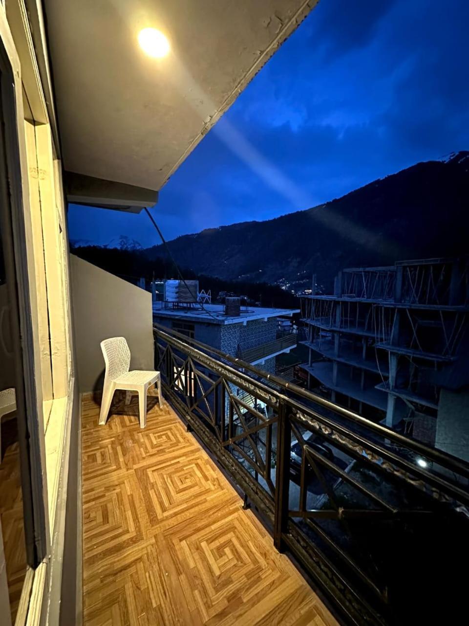 Krishana Cottage A Pure Veg !!!300 M From Hadimba Temple!!!Balcony Rooms!!!Veg Restaurant!!!Couple Friendly!!!Family Cottage!!! Manāli Eksteriør bilde